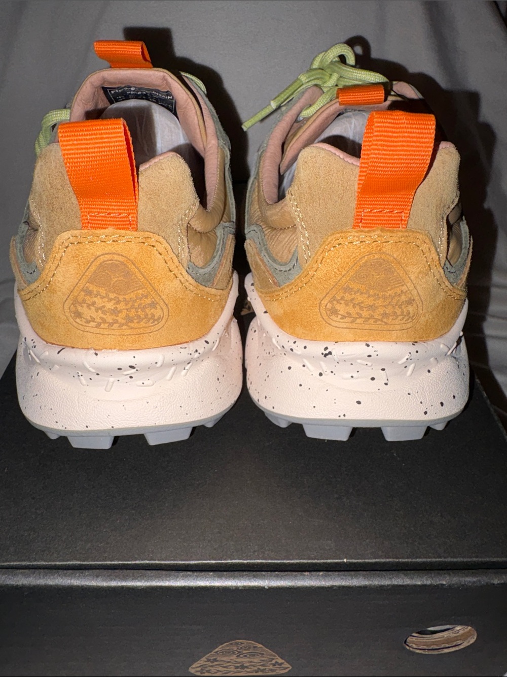 NWT Flower Mountain YAMANO 3 UNI
Suede technical fabric sneakers - White-Grey - Picture 12 of 16